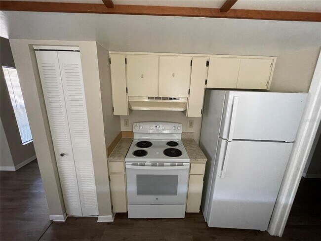 Building Photo - 750 Zella Ln