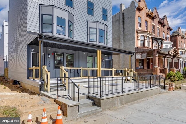 Building Photo - 1223 W Lehigh Ave