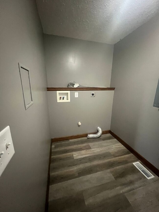 Building Photo - BEAUTIFUL LARGE 2 bedroom 2 bath CHATHAM SCHOOLS SPRINGFIELD UTILITIES