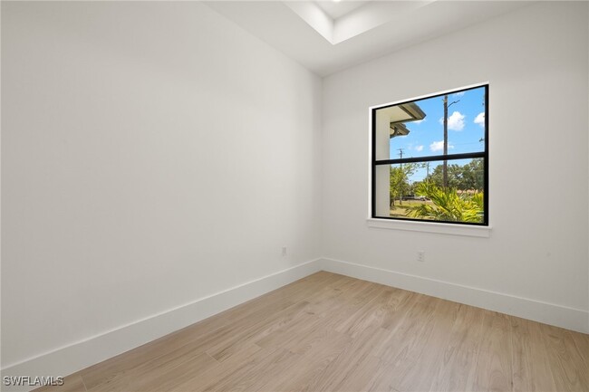 Building Photo - 1587 Golden Gate Blvd W