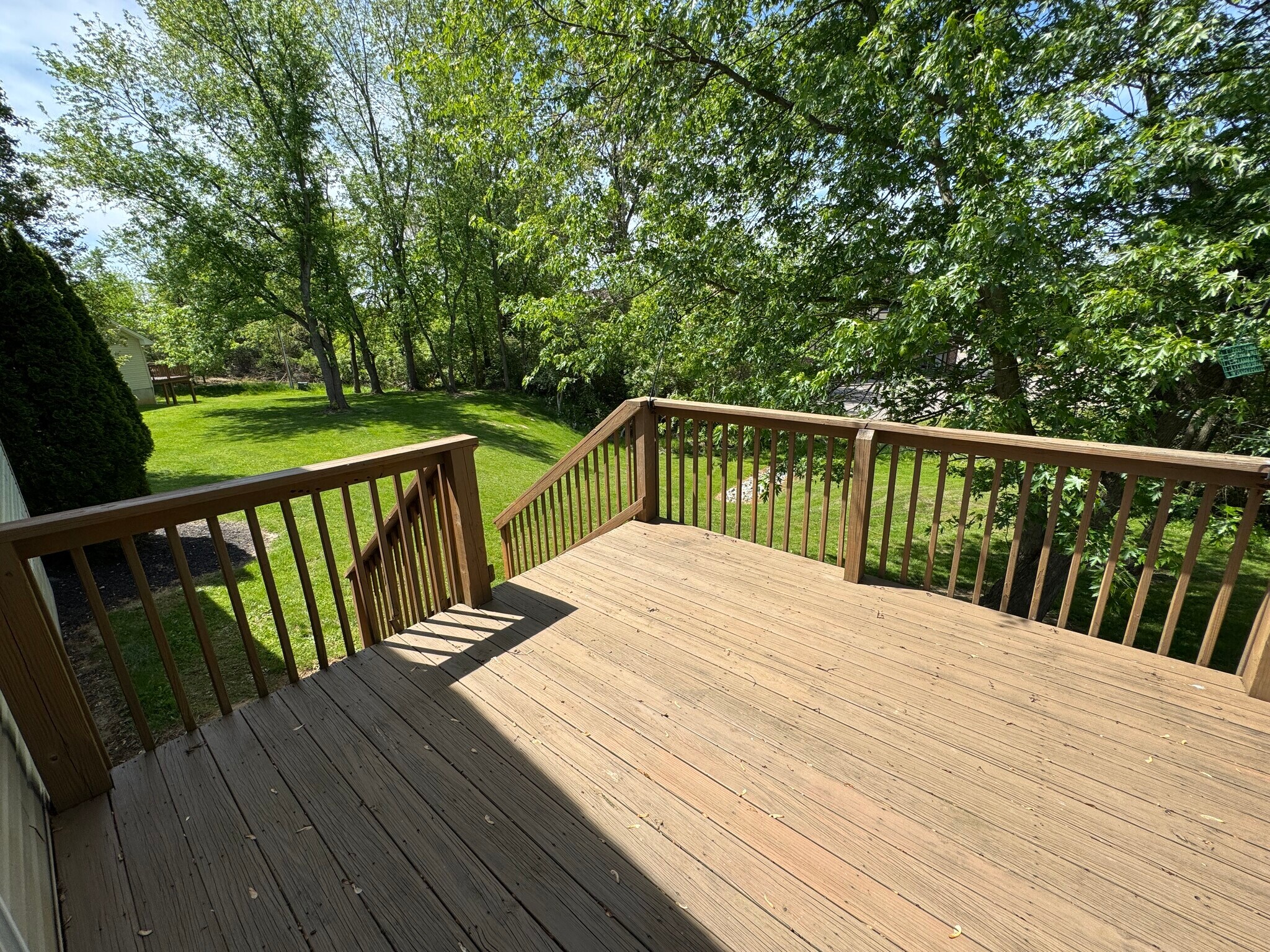 Private deck with private wooded views. Freshly stained Fall 2024. - 1343 Easy St