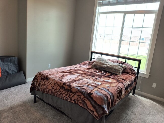Building Photo - Stunning and Spacious 3bed/2bath Home – Yo...