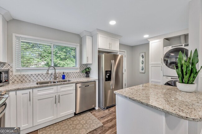 Building Photo - 811 Old Powder Springs Rd SW