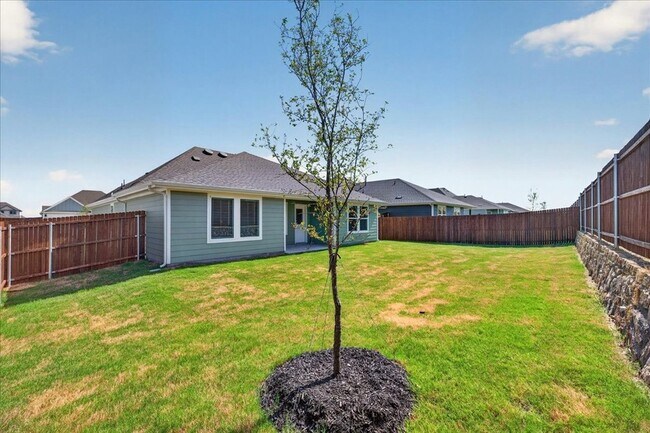 Building Photo - 717 Sweet Pea Dr