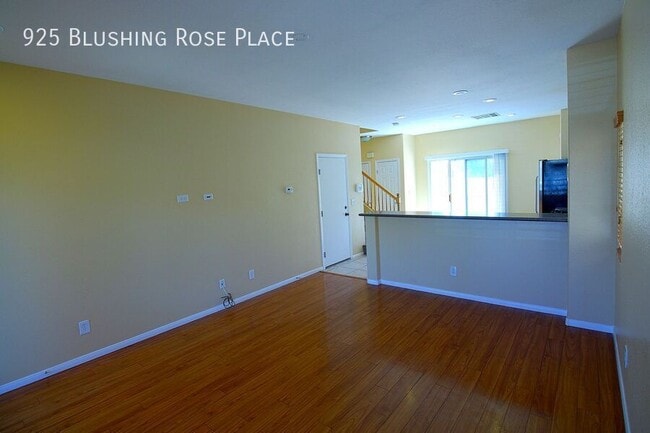 Building Photo - 925 Blushing Rose Pl