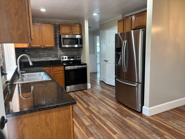 Building Photo - 114 Crescent Dr
