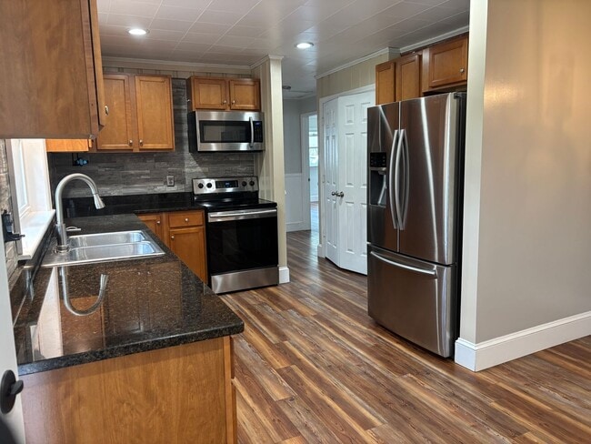 Building Photo - Updated 2 bedroom with Bonus room home in ...