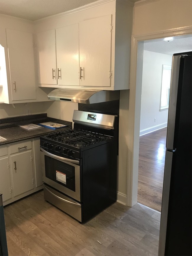 Building Photo - 602 S Powell Ave