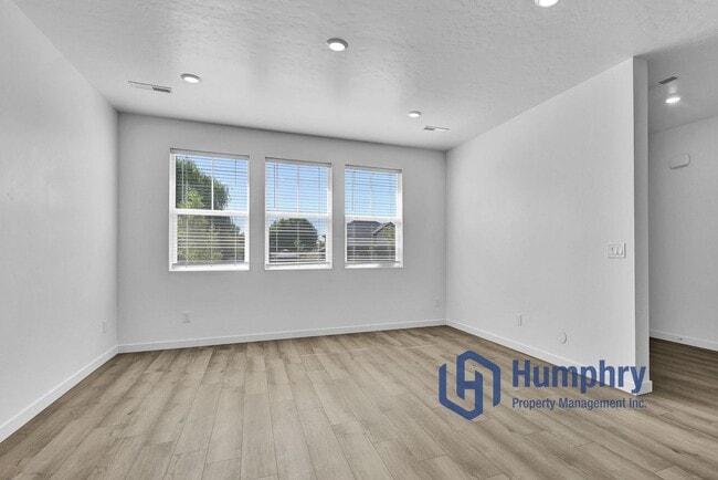 Building Photo - Newer Home in Desirable Eagle