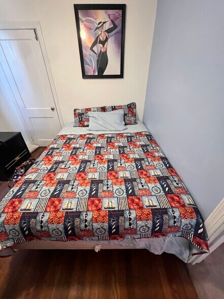 Back bedroom - 7 S Avolyn Ave