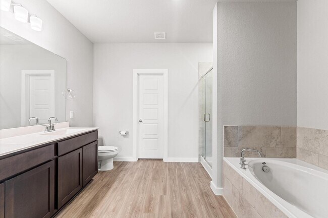 Building Photo - 818 Deerhurst Ln