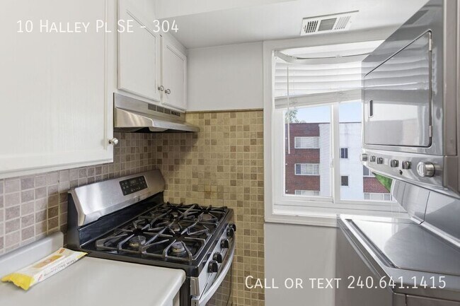 Building Photo - 10 Halley Pl SE
