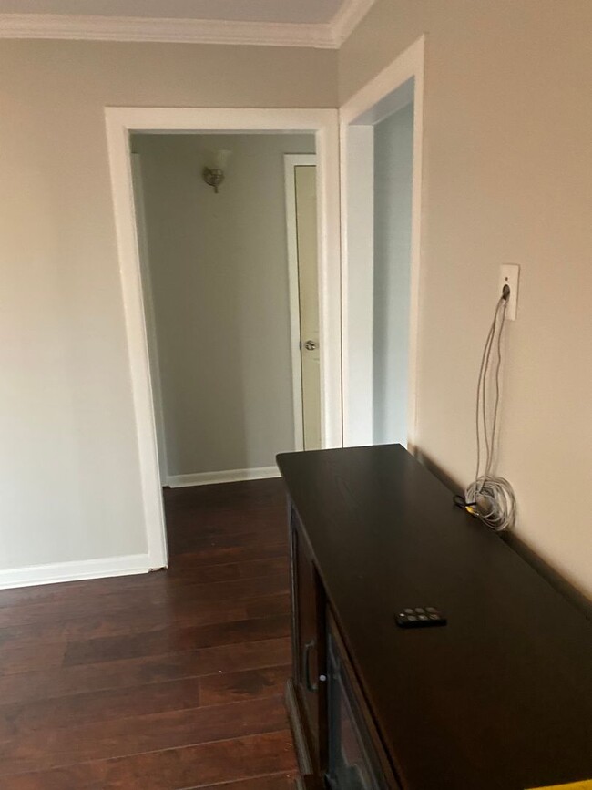 Building Photo - Contact Peggy Goodman 501 676 1758 or Heat...