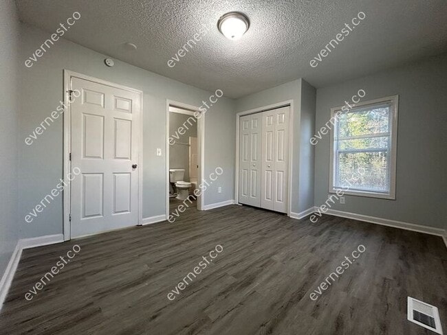 Building Photo - Charming 3-Bedroom, 2-Bathroom Home / Pet-...