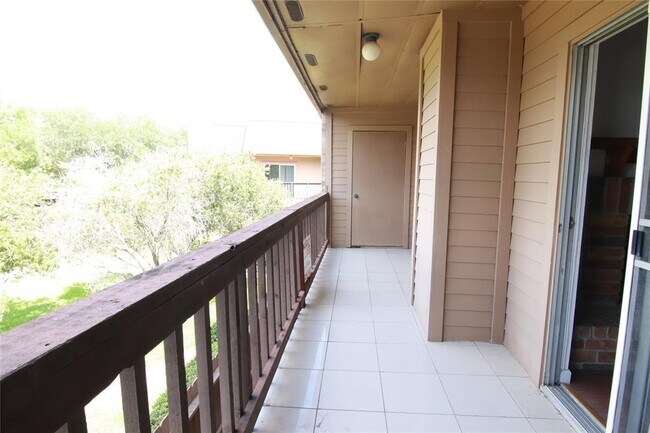 Building Photo - 10555 Turtlewood Ct