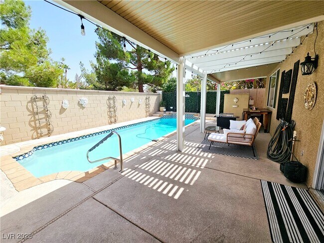 Building Photo - 300 Fancrest St