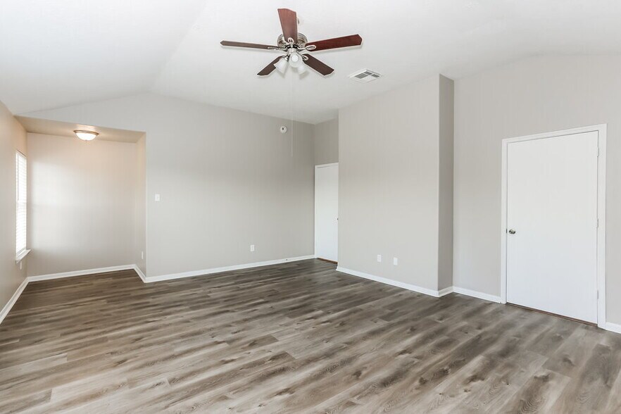 Building Photo - 5415 Espuela Ln