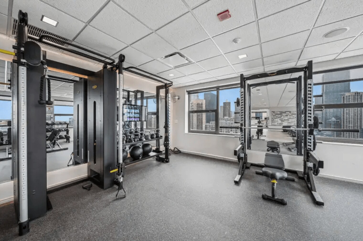 Building Photo - 77 W Huron St