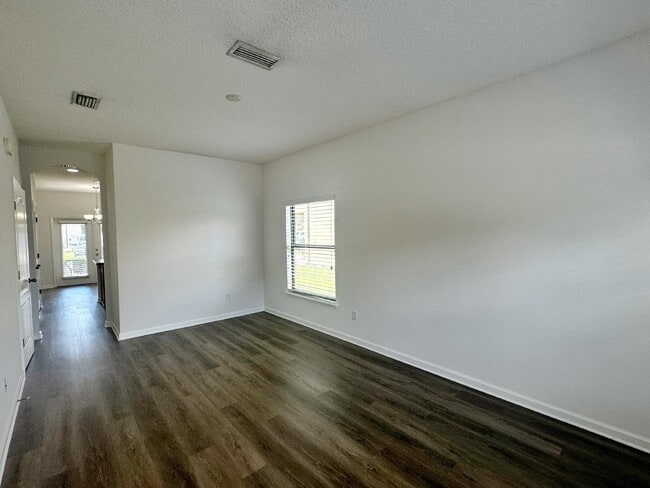 Building Photo - 3BR/2.5BA Paloma Townhome. Bright & Comfortable!