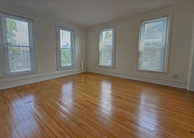 Building Photo - Single Family Home Located Near Medical Mi...