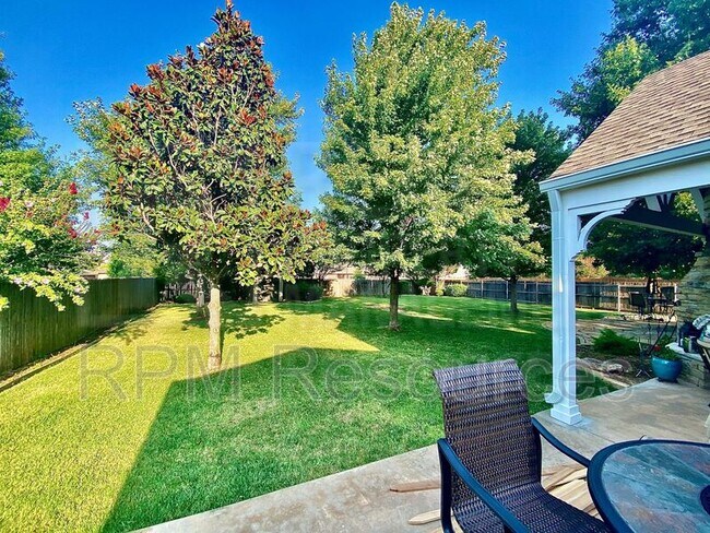 Building Photo - 216 Castle Rock Rd