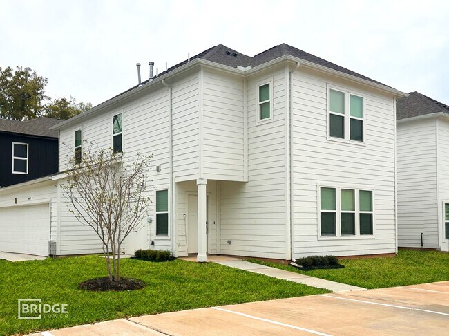 Primary Photo - 448 Huisache St