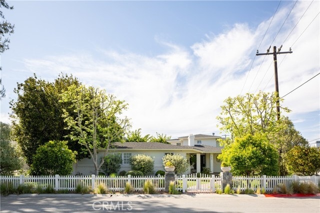Primary Photo - 515 Kings Pl