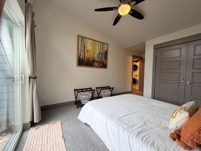 Building Photo - Gorgeous and Quiet 3 Bed 2.5 Bath Home in Railway Lofts & Cottages With Gallatin River Access!! M...