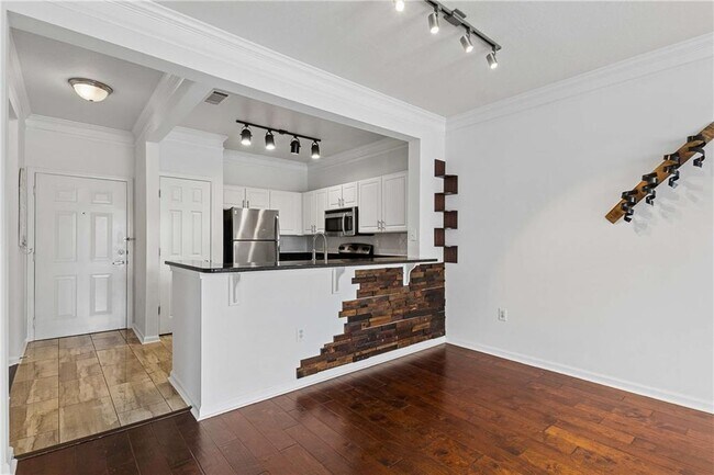 Building Photo - 1850 Cotillion Dr