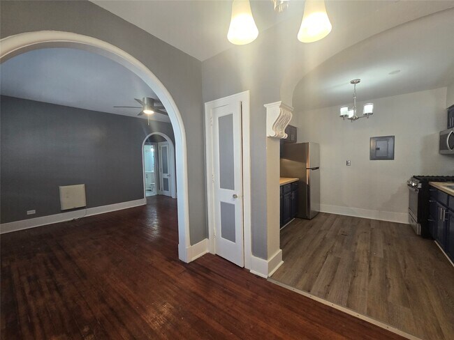 Building Photo - 725 J
