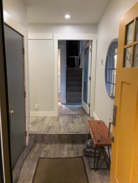 Building Photo - 121 Burgundy Cir