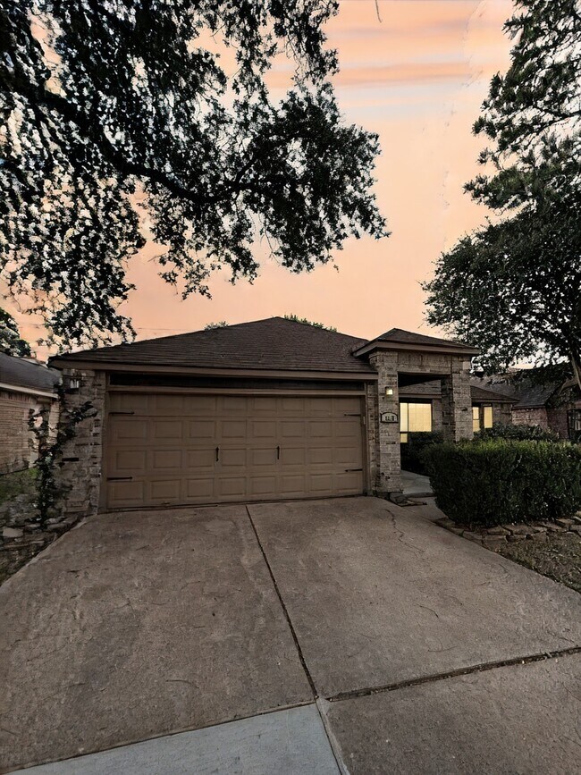 Building Photo - 1042 Cascade Creek Dr