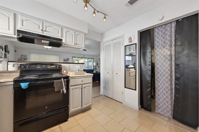 Building Photo - 10423 Permian Dr