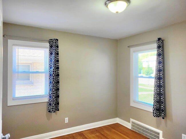 Building Photo - 4515 W Morgan Ave