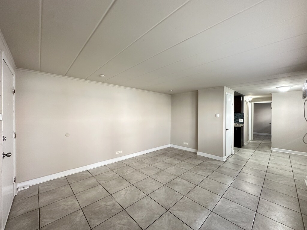 Building Photo - 9612 Ivanhoe Ave