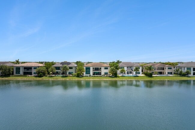 Building Photo - 8545 Watercrest Cir E