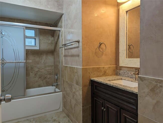 Building Photo - 3446 Oak Dr