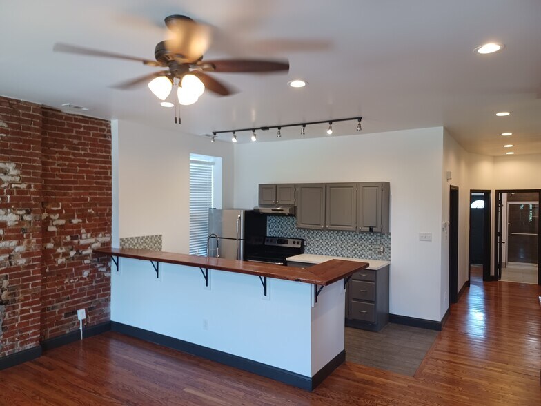 Building Photo - 4214 Chouteau Ave