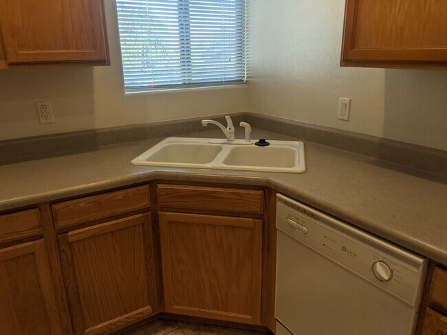 Building Photo - Cute Condo in Beautiful Yavapai Hills Community