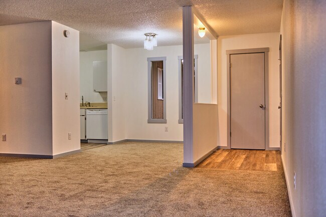 Building Photo - 1325 E Syringa Dr
