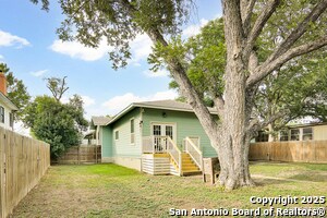 Building Photo - 1038 W Mistletoe Ave
