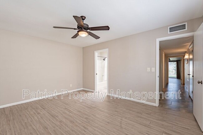 Building Photo - 5658 N 78th Way