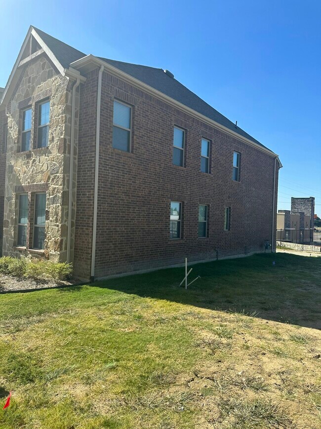 Building Photo - 2017 Crooked Bow Dr