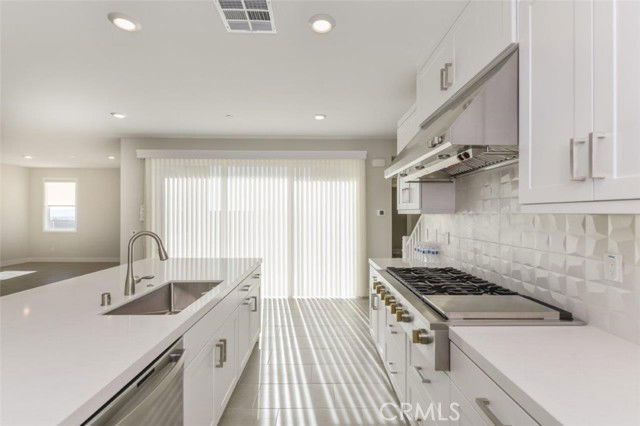 Building Photo - 132 Chorus