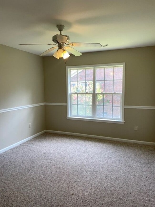 Building Photo - Welcome to this beautiful 3 bedroom, 2 bat...