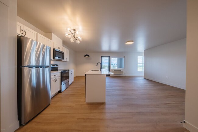 Building Photo - 2 bed 1 bath Modern Apartment - 1134 sqft (First month HALF off)