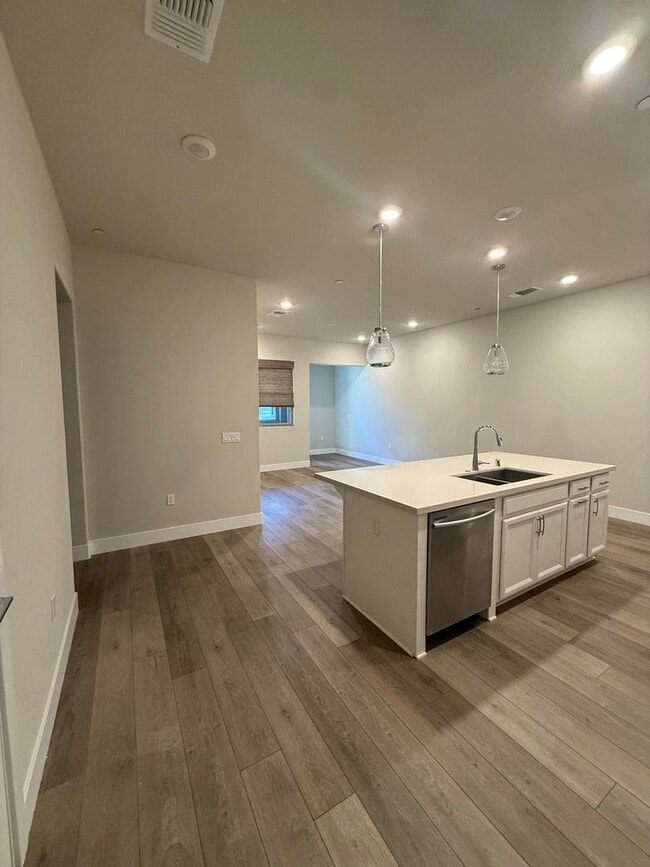 Building Photo - Premier 2/2 Condo in The Cannery