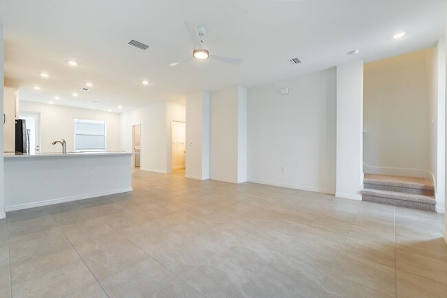 Building Photo - Beautiful Modern Town Home with Water Fron...
