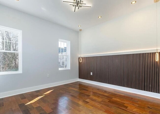 Building Photo - 9026 W Avalon Dr