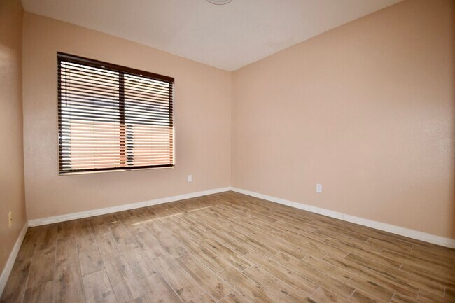 Building Photo - Excellent 4 bed 2 bath Ahwatukee Home!